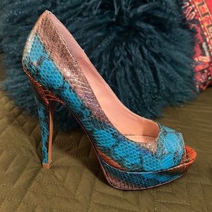 Teal snakeskin Pour le Victoire platform pump ! NEVER WORN